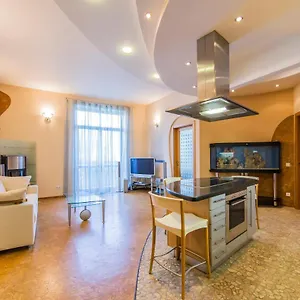 https://3-room-apartments-on-khreshchatyk-building-with-star.hotels-of-kiev.com
